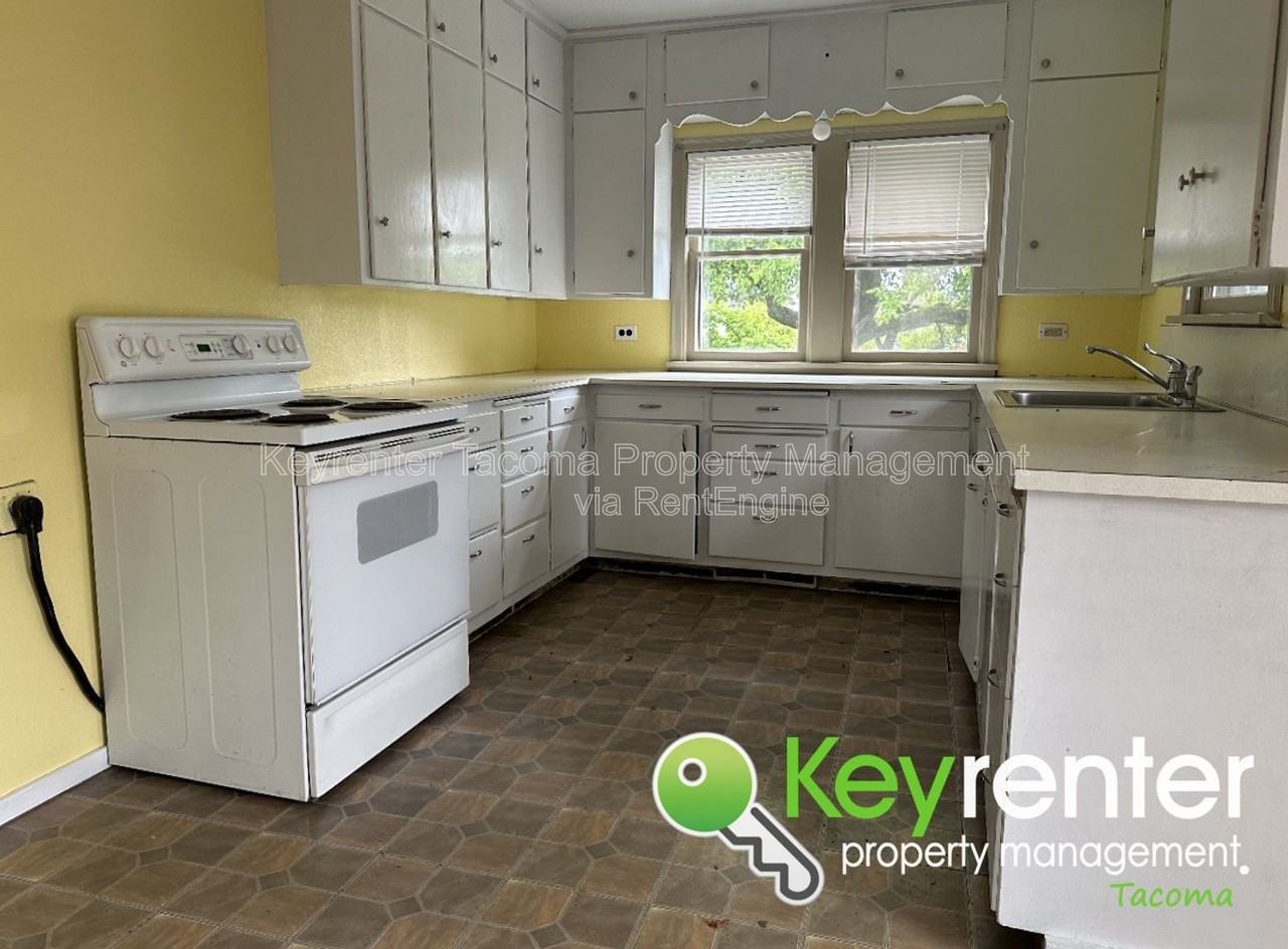 3819 A St - Photo 4 of 16