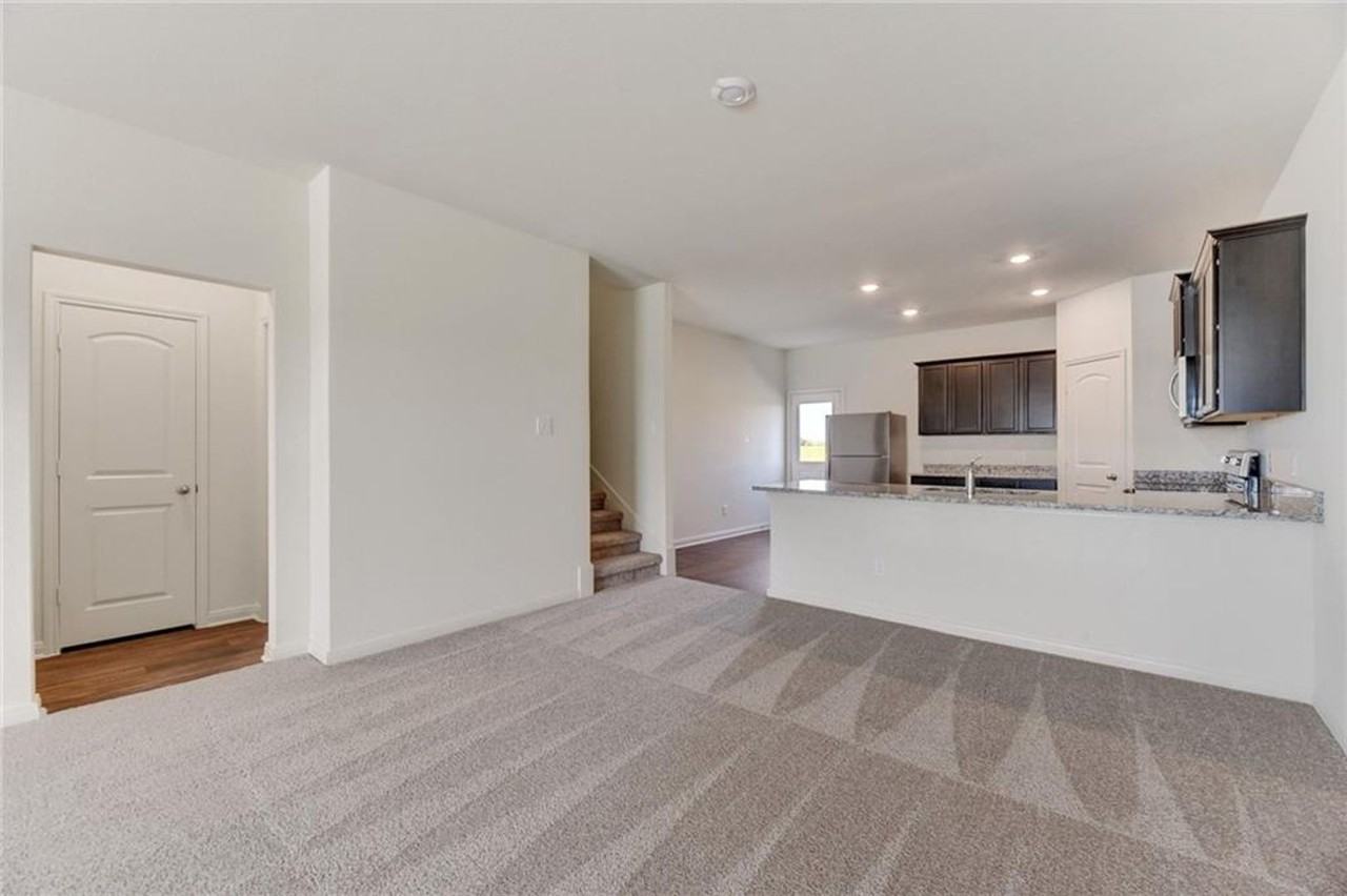 140 Maywood Ln - Photo 4 of 14