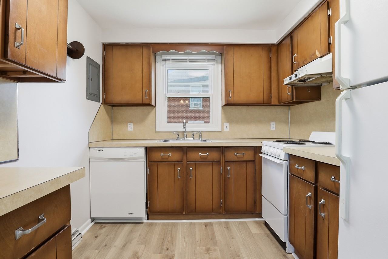 21 N Main St - Photo 2 of 29