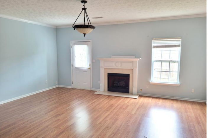 2954 Greyhawk Ln - Photo 2 of 19
