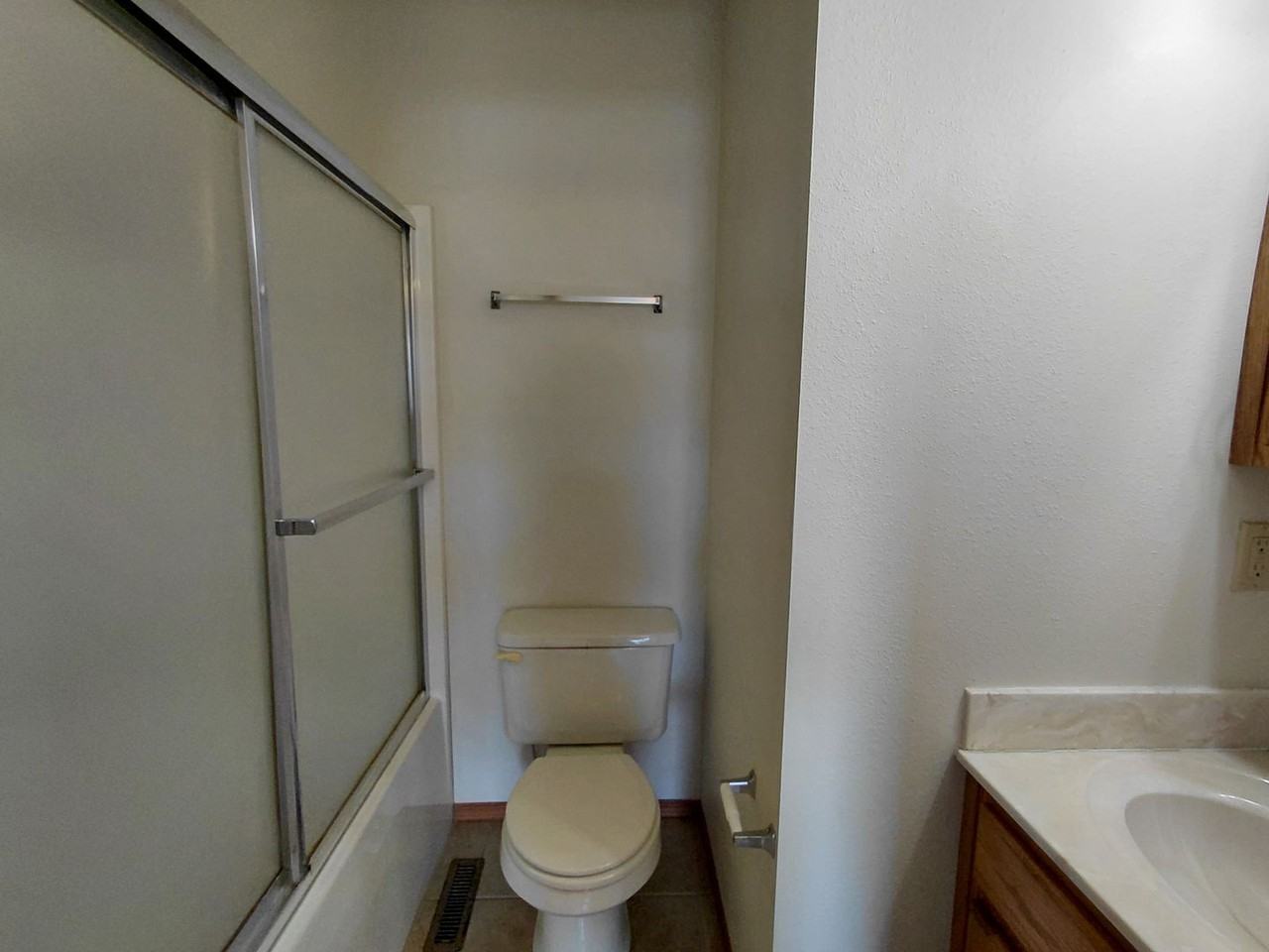 20305 Skyview Dr - Photo 3 of 11