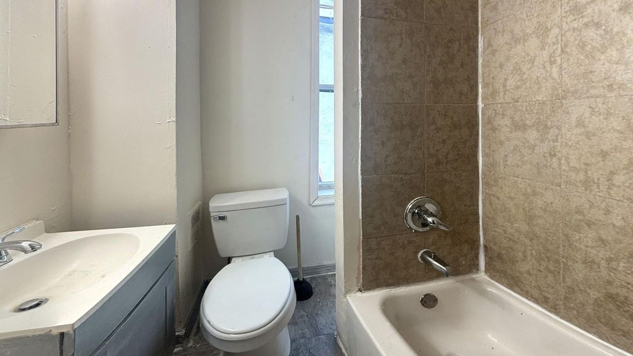 743 E Hilton St - Photo 4 of 15