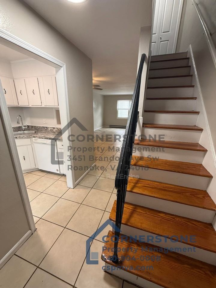 1517 Lexington Ave Sw #1 - Photo 3 of 10