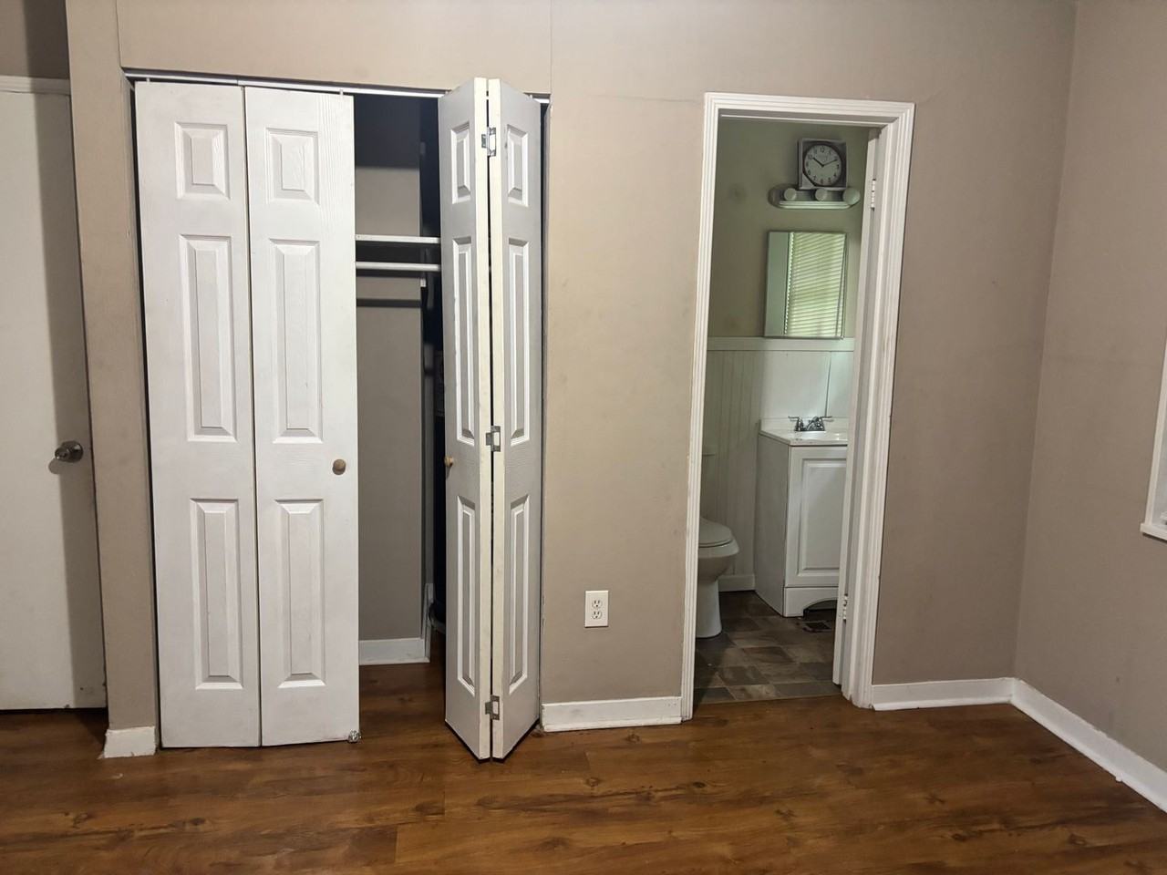 3084 Oak Forest Dr - Photo 2 of 9