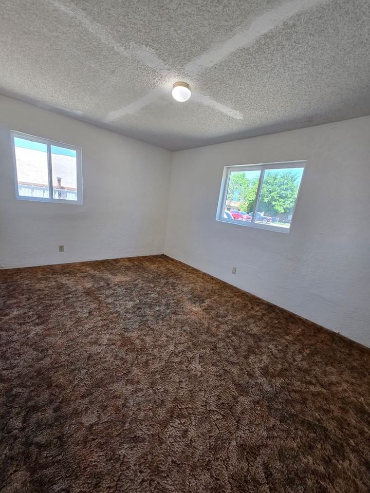9 Oak Dr - Photo 5 of 15