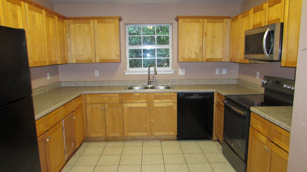 2823 6th Ave #A - Photo 3 of 9