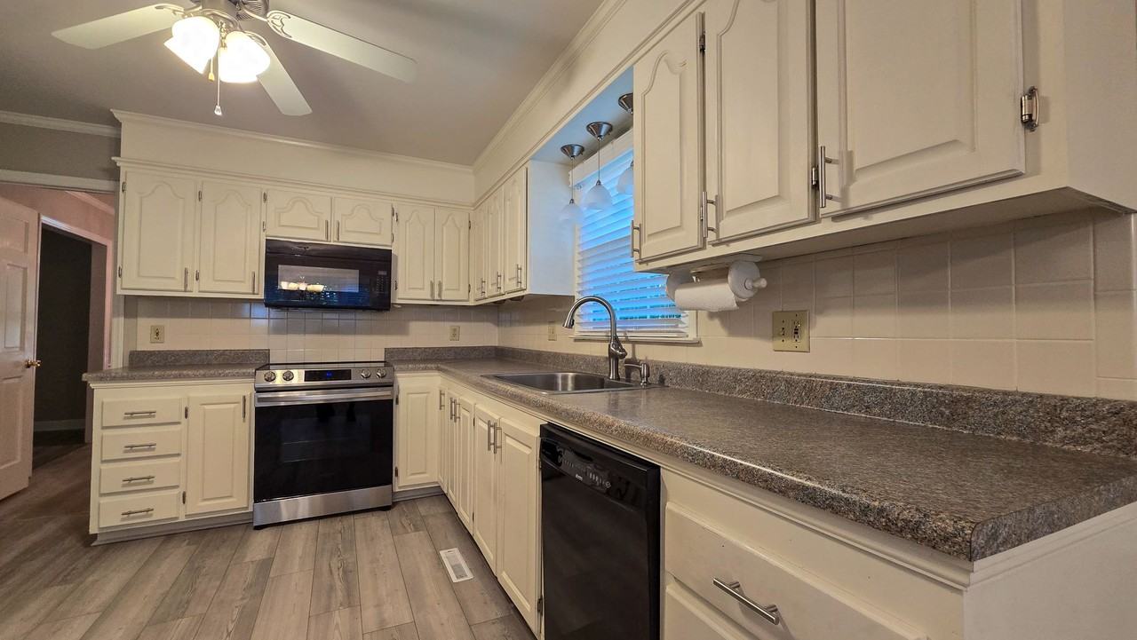 600 Barkworth Rd - Photo 3 of 24