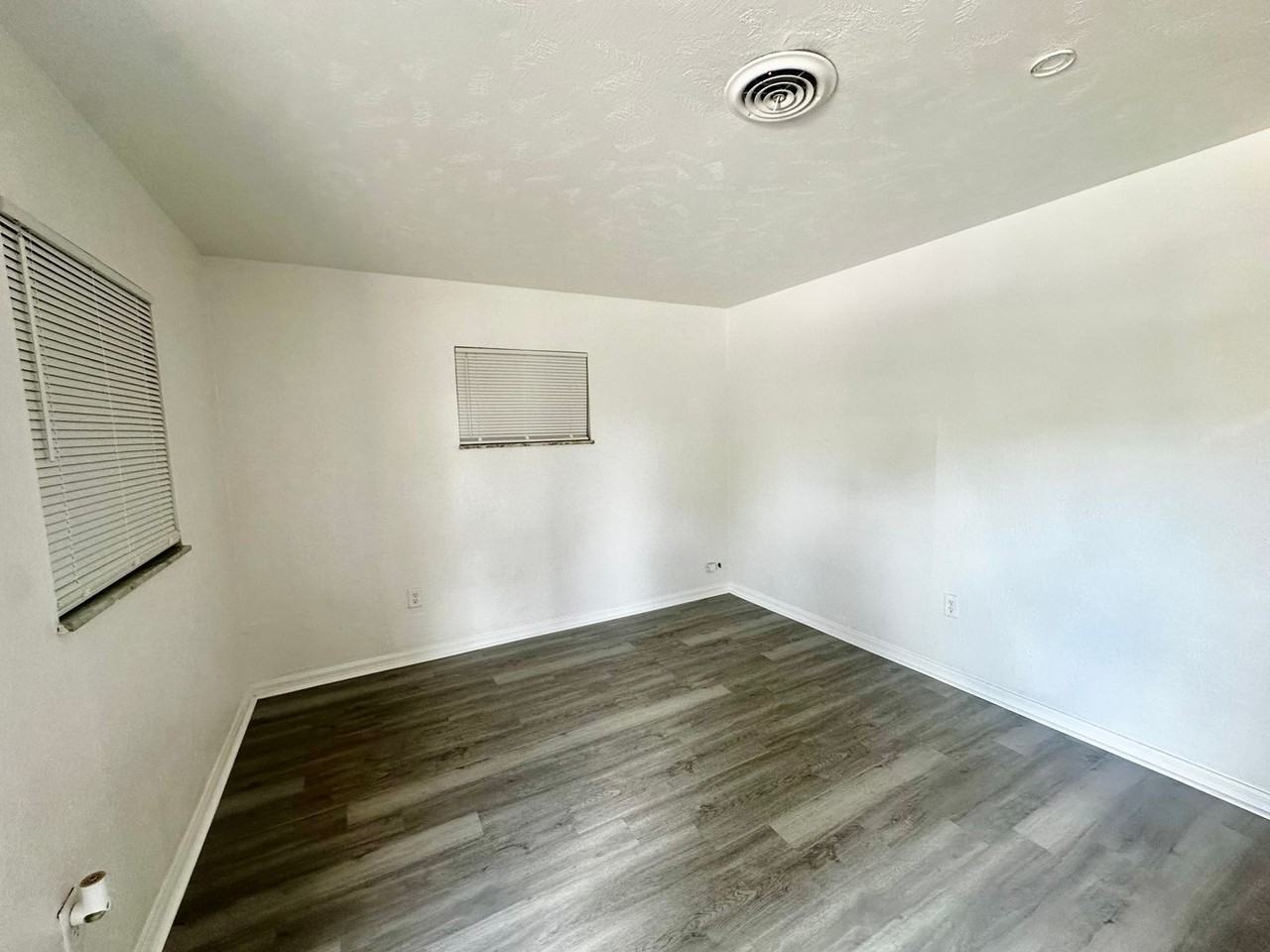5527 Bryson Dr - Photo 2 of 18