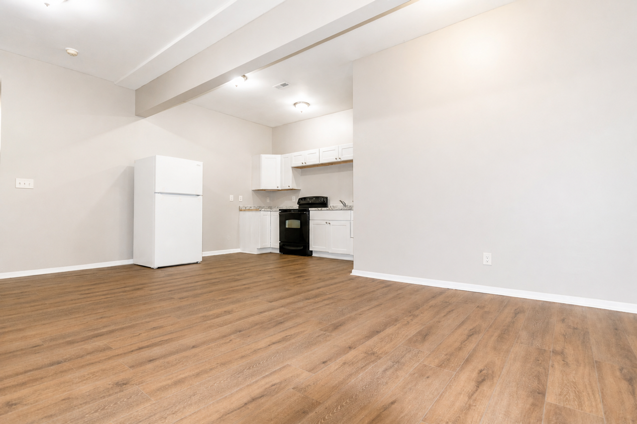 500 E Ormsby Ave - Photo 2 of 18