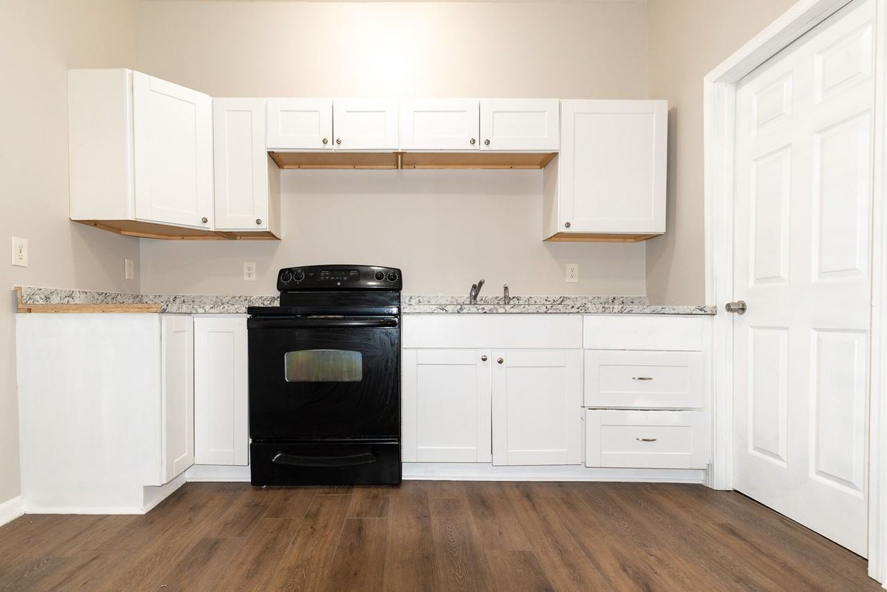 500 E Ormsby Ave - Photo 3 of 18