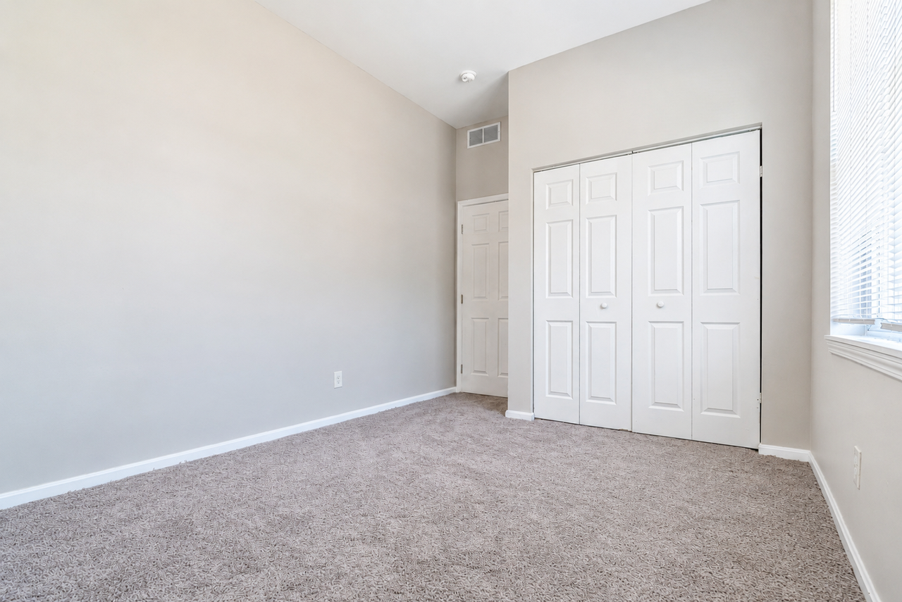 500 E Ormsby Ave - Photo 6 of 18