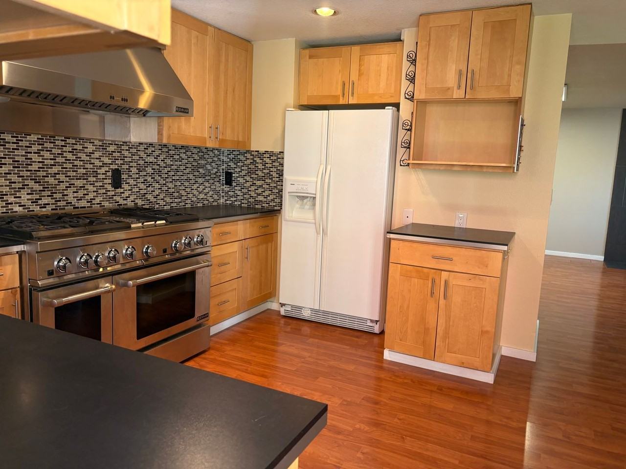 1202 Se 86th Ave - Photo 3 of 26