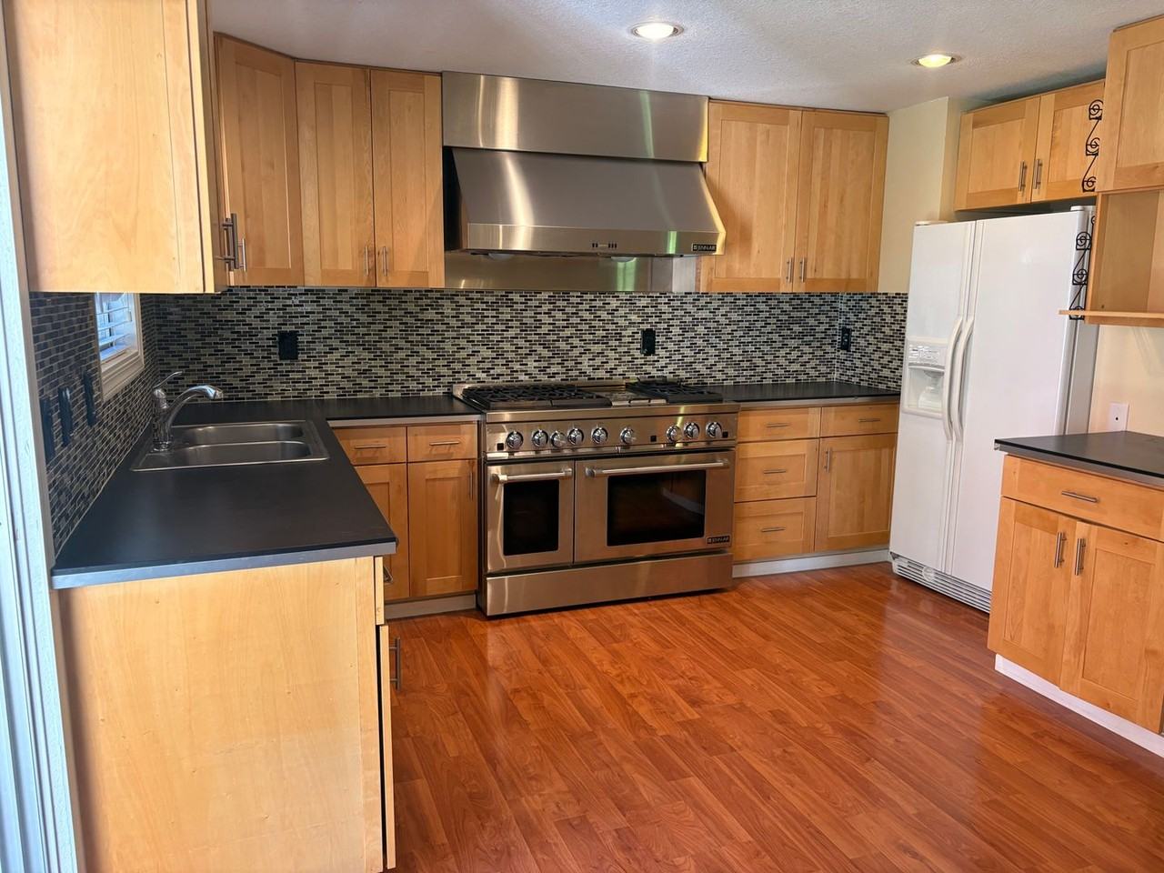 1202 Se 86th Ave - Photo 4 of 26