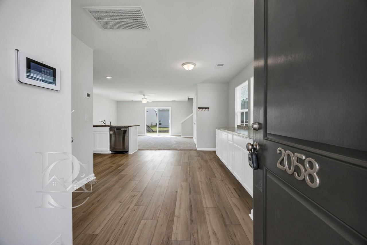 2058 Mapleton Dr - Photo 3 of 30