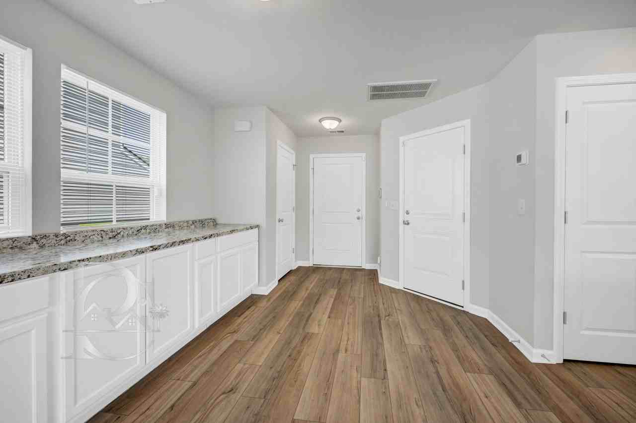 2058 Mapleton Dr - Photo 4 of 30