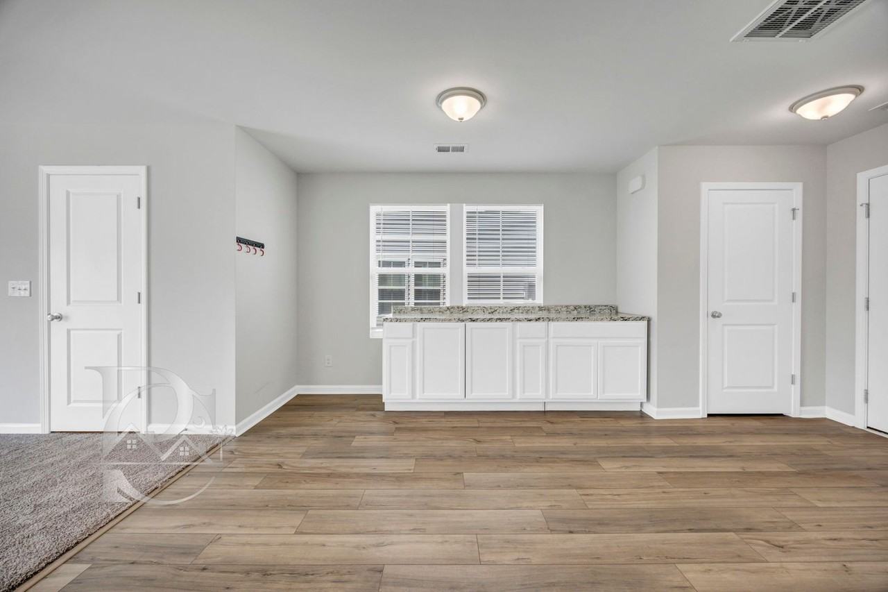 2058 Mapleton Dr - Photo 5 of 30