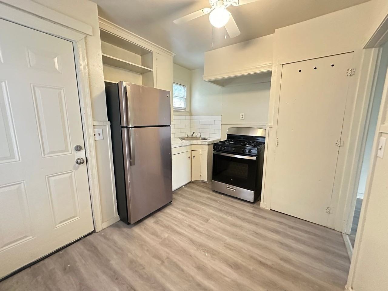 East Wilkinson Duplex - Photo 4 of 26