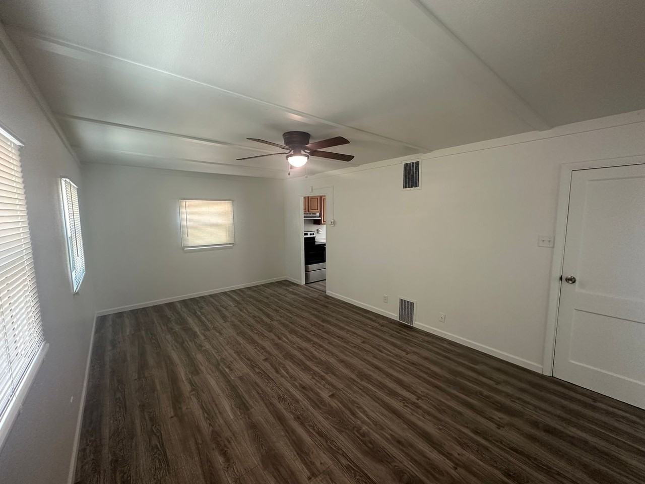 2306 W 7th St - Photo 4 of 14
