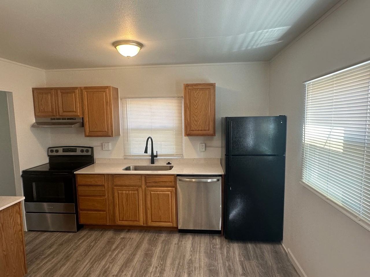 2306 W 7th St - Photo 5 of 14