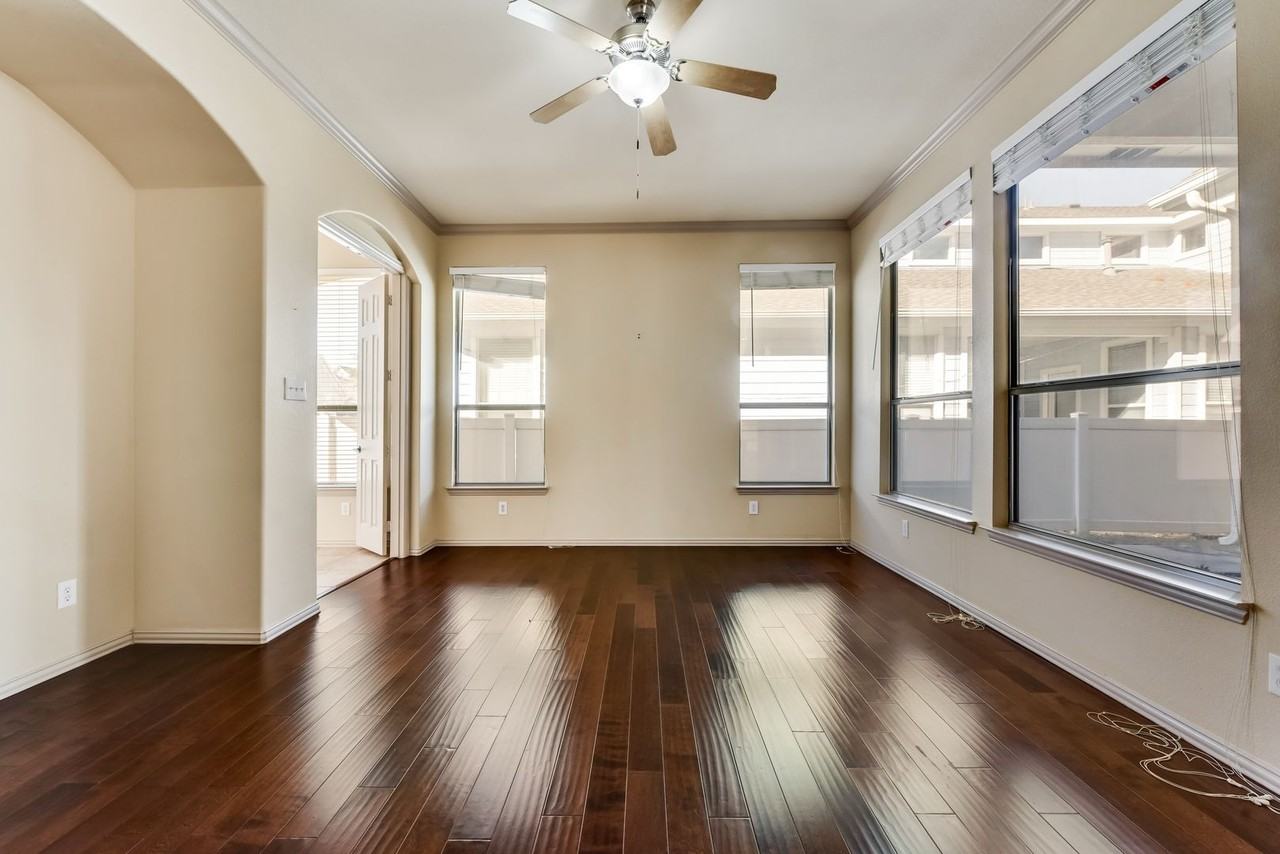 1152 Spanish Moss Dr - Photo 2 of 17