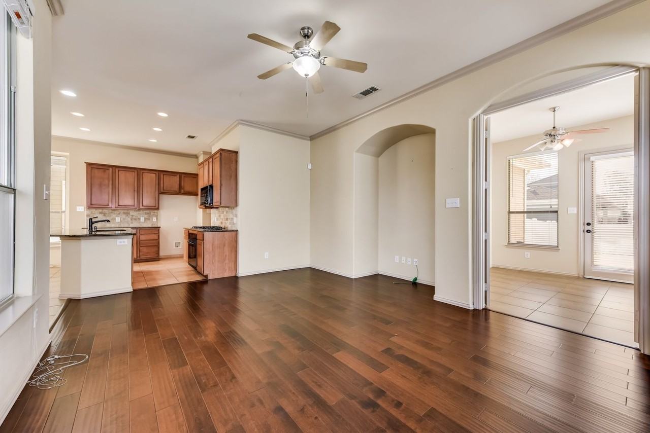 1152 Spanish Moss Dr - Photo 3 of 17