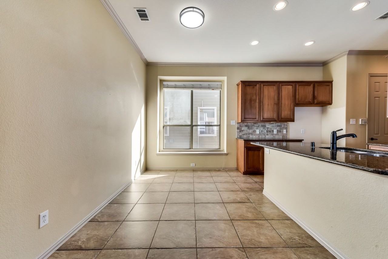 1152 Spanish Moss Dr - Photo 4 of 17