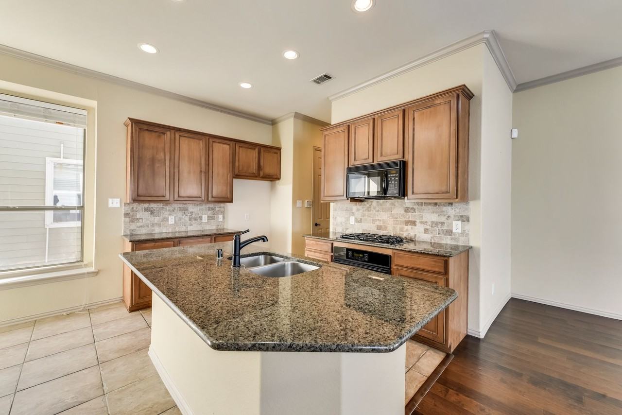1152 Spanish Moss Dr - Photo 5 of 17