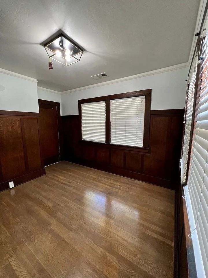 940 Santa Rosa St - Photo 4 of 13