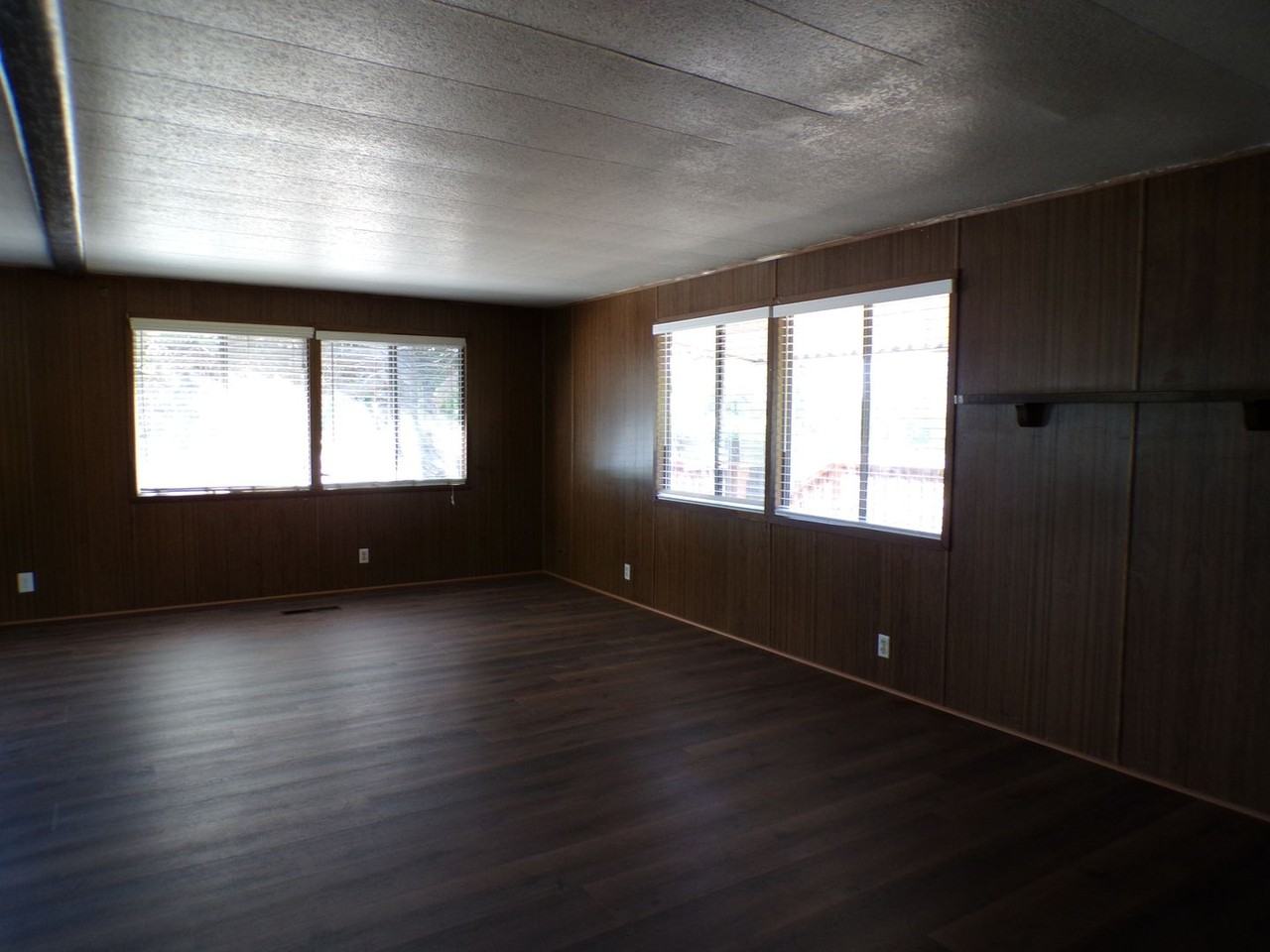 2300 N Hart Rd - Photo 5 of 12