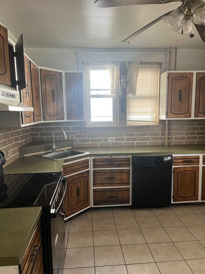822 W Main St - Photo 4 of 11