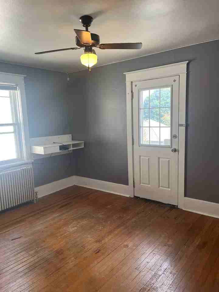 822 W Main St - Photo 5 of 11