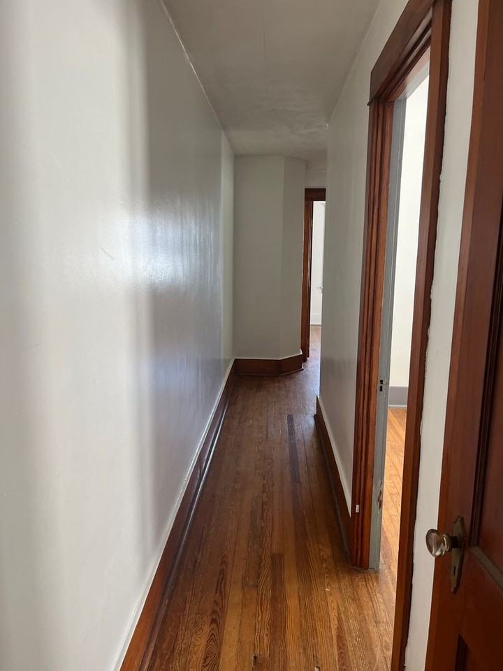 822 W Main St - Photo 6 of 11