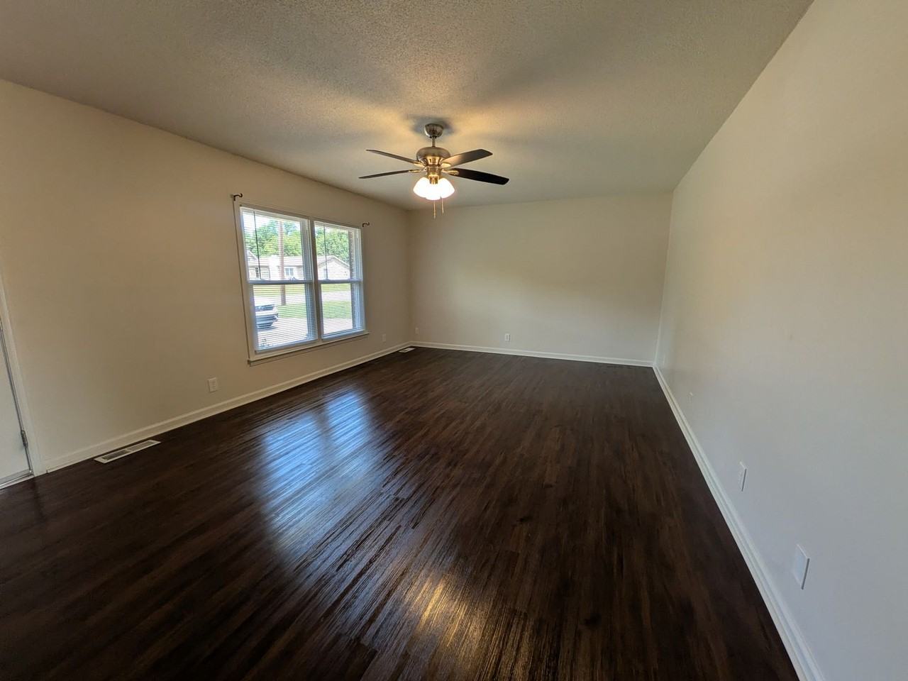 809 Margret Dr - Photo 3 of 18