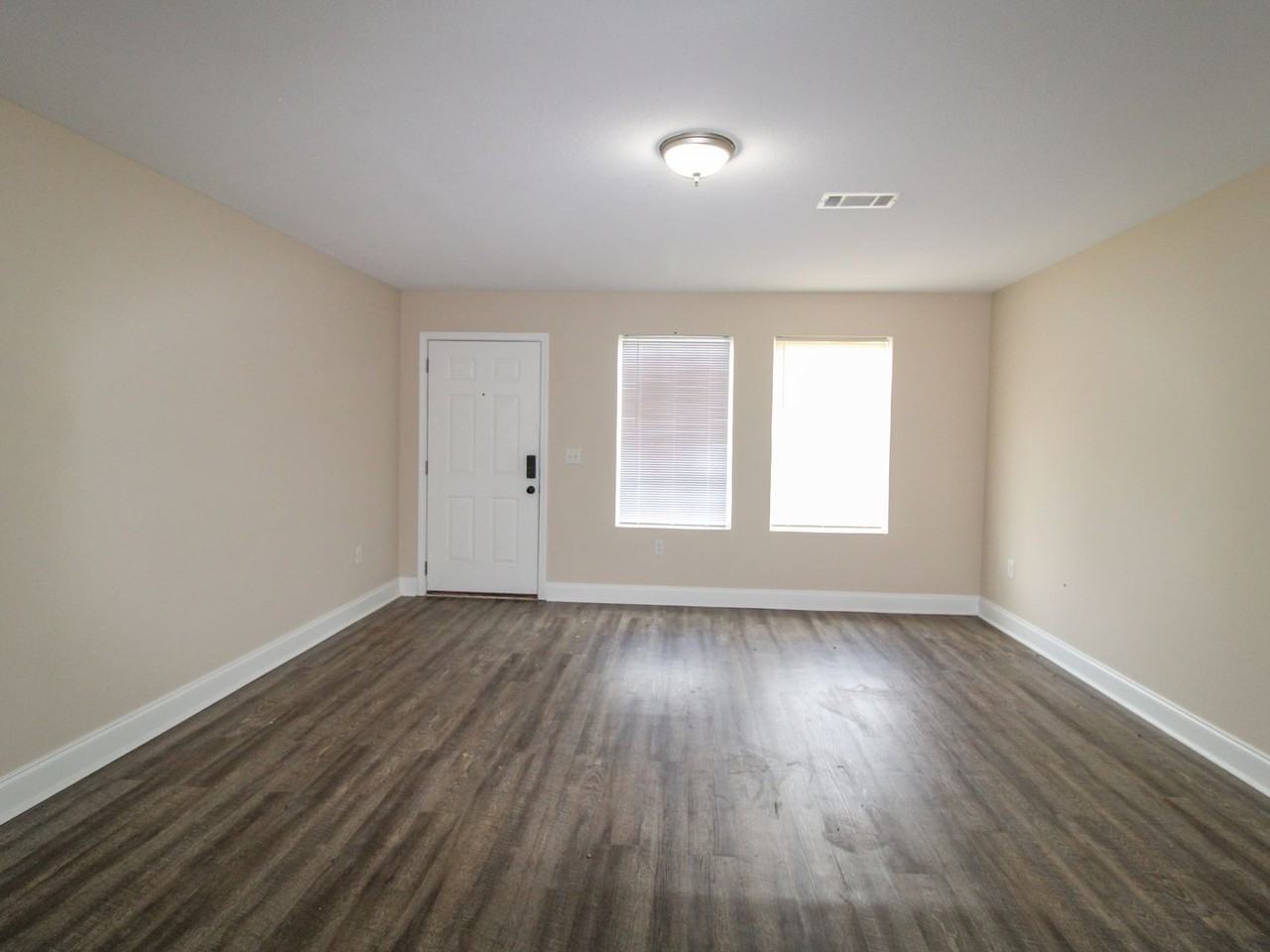 123 Meadows Ln - Photo 4 of 26