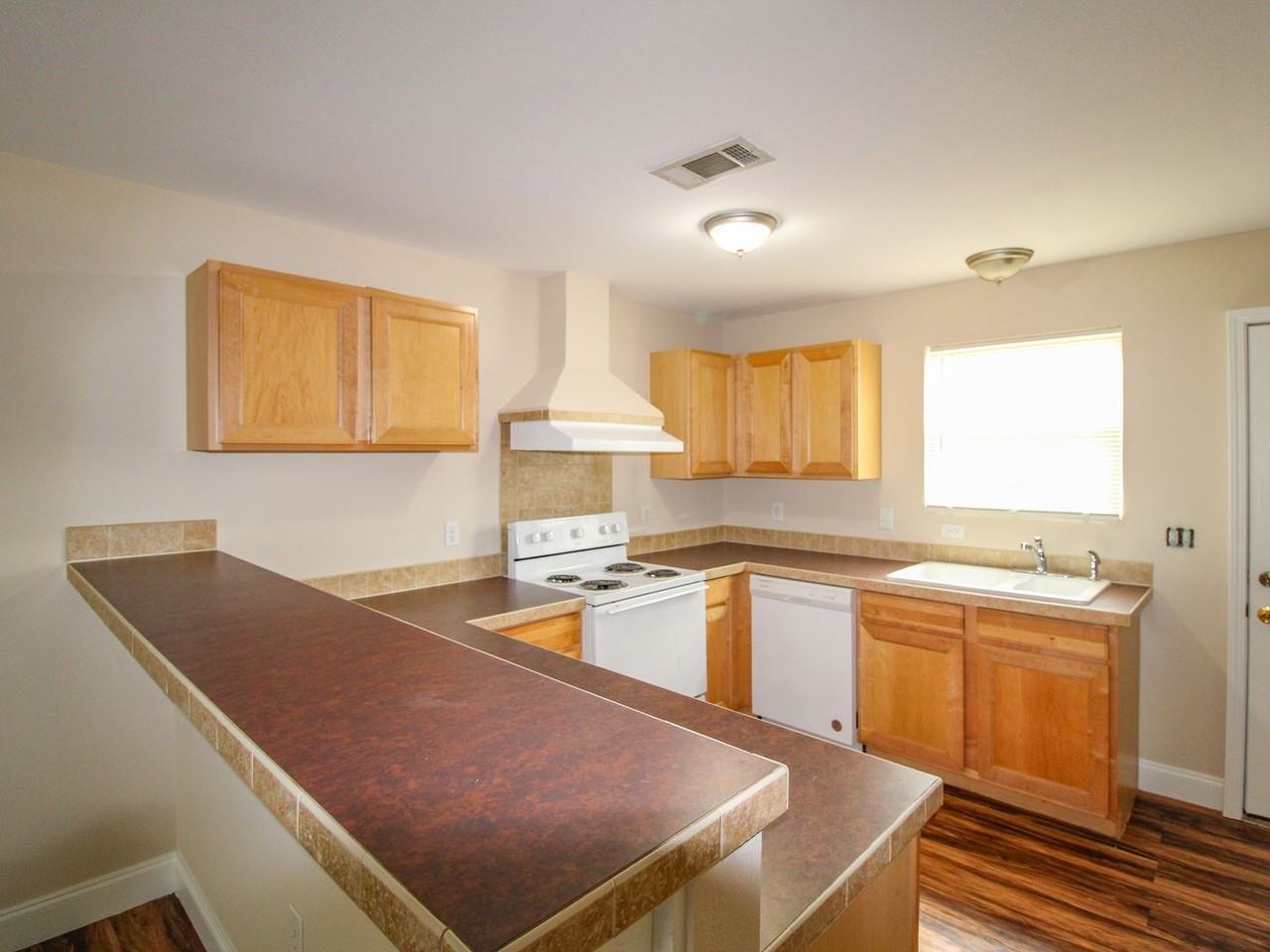 123 Meadows Ln - Photo 6 of 26