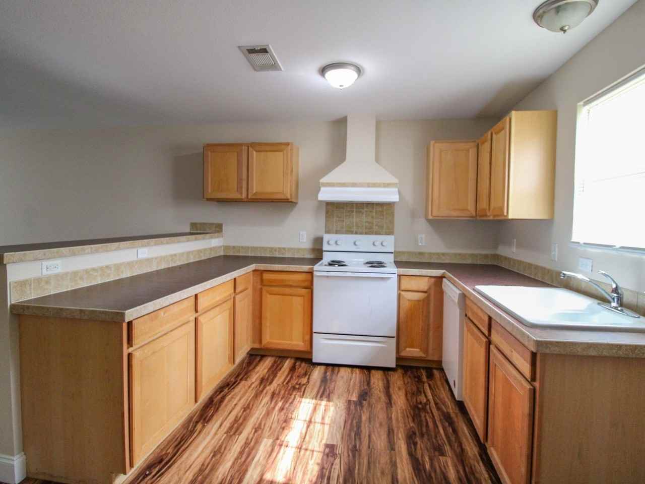 123 Meadows Ln - Photo 7 of 26