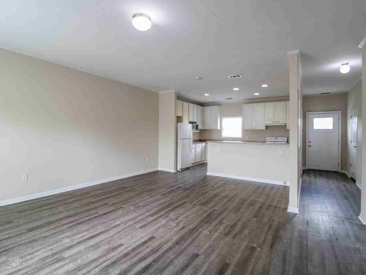 122 Meadows Ln - Photo 4 of 21