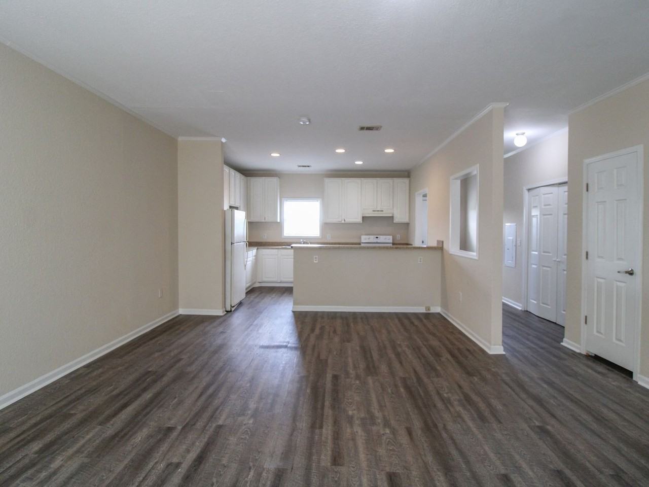 122 Meadows Ln - Photo 6 of 21