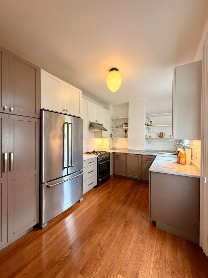 2525 Jane St - Photo 2 of 15