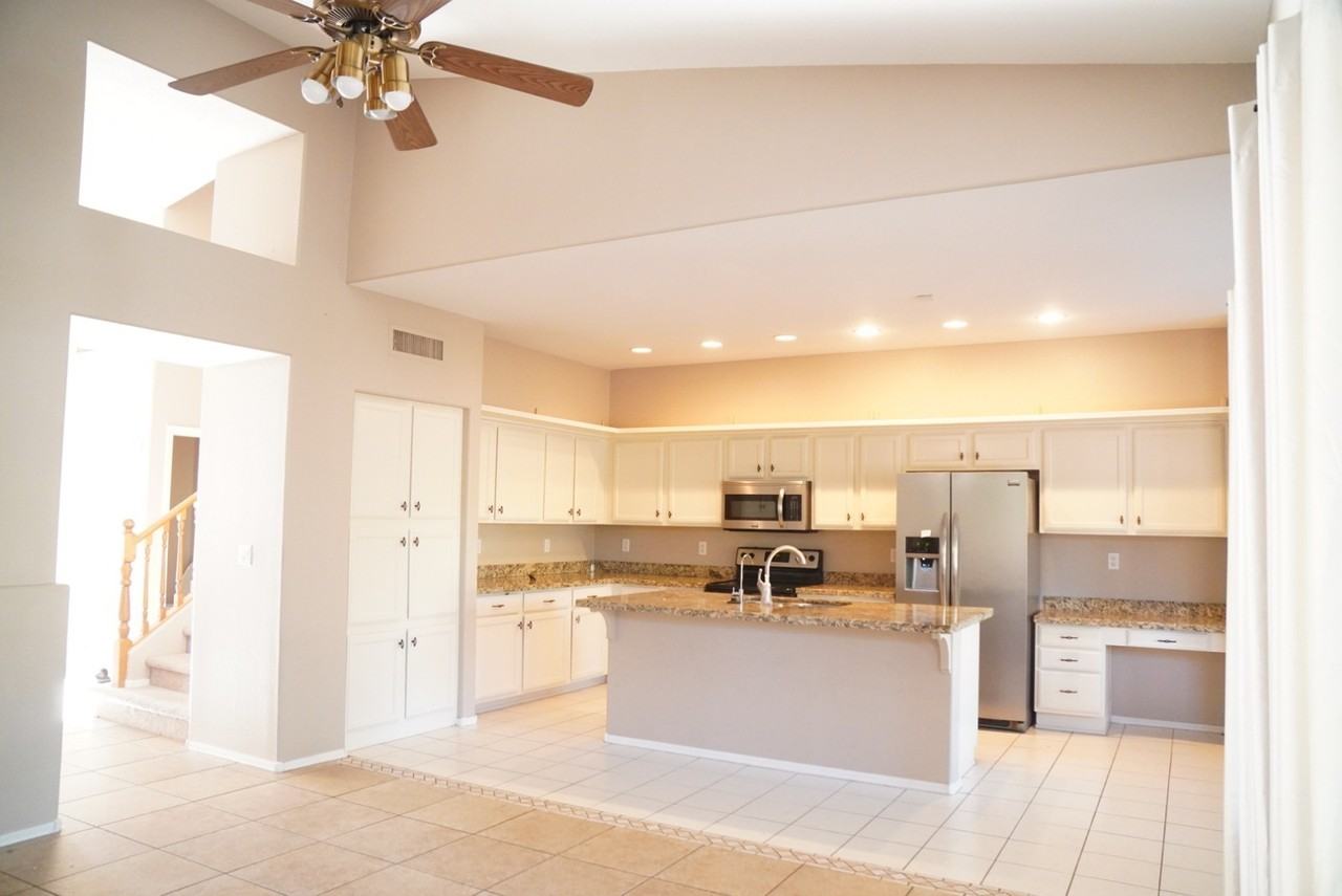 1231 N Firehouse Ct - Photo 2 of 36