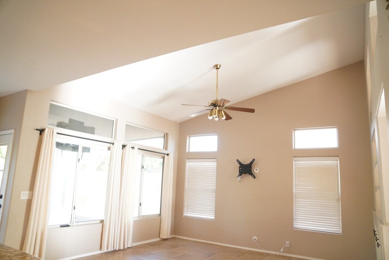 1231 N Firehouse Ct - Photo 3 of 36