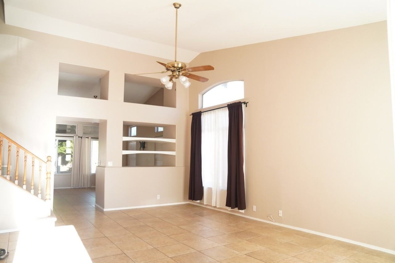 1231 N Firehouse Ct - Photo 4 of 36