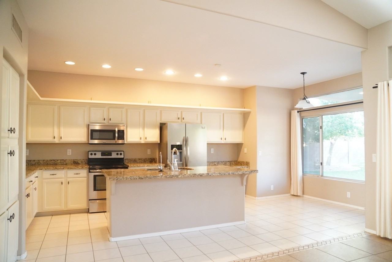 1231 N Firehouse Ct - Photo 7 of 36