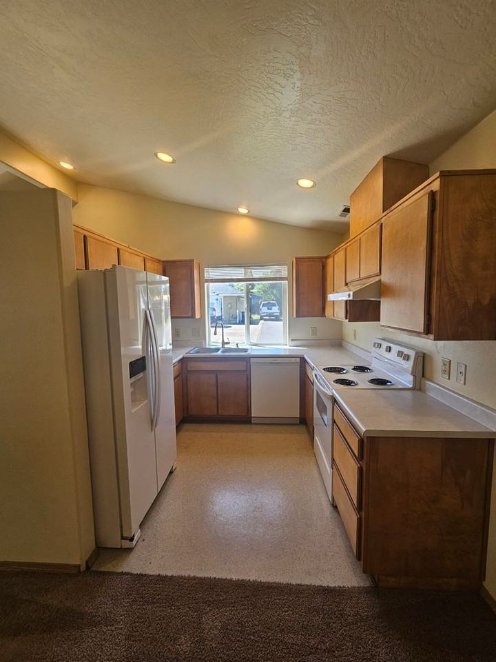 303 Garfield St - Photo 7 of 26