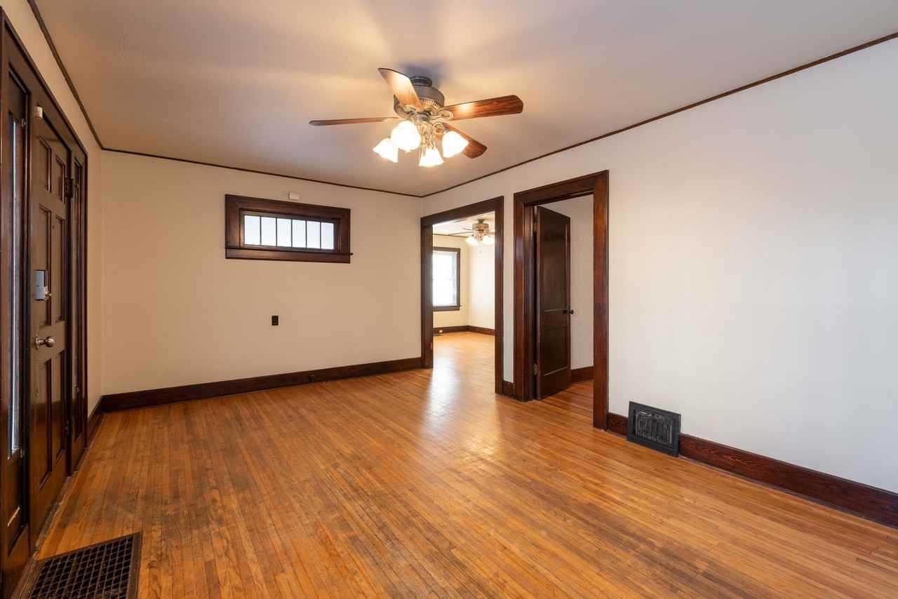 759 S Market Ave - Photo 6 of 31