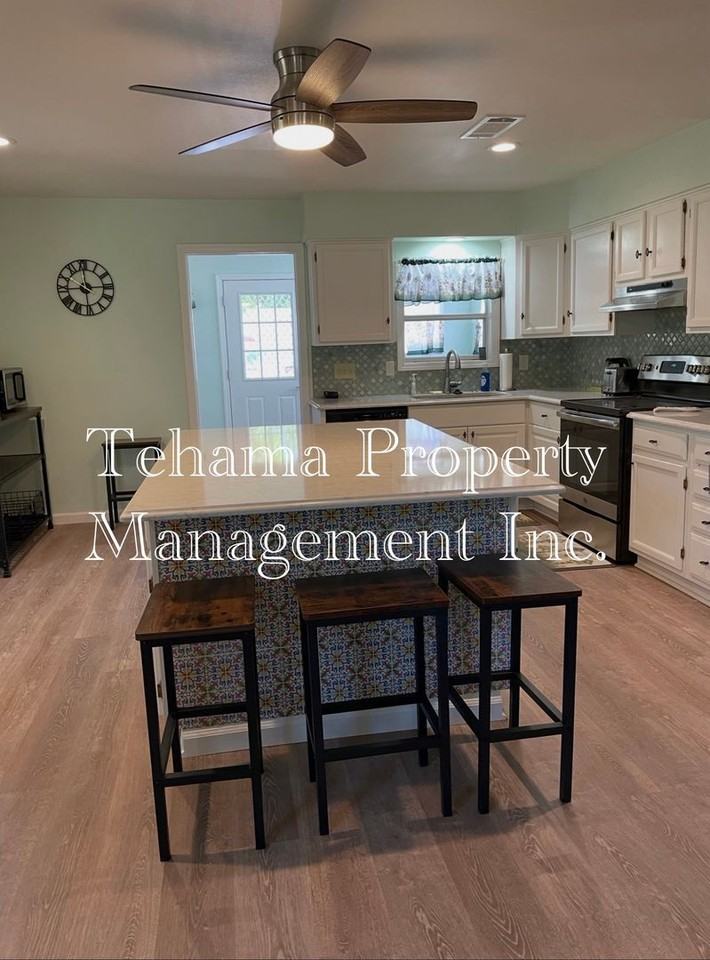 23353 Hamilton Ave - Photo 2 of 17
