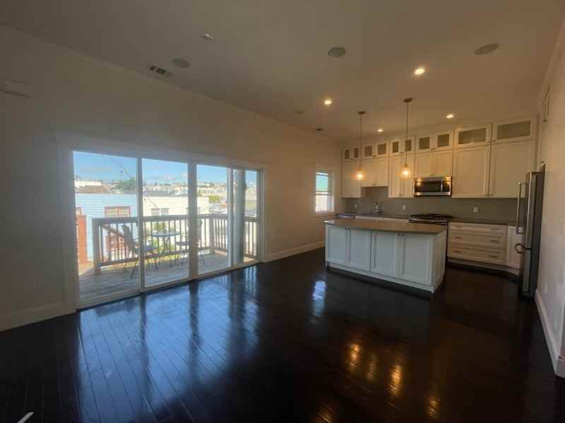 3234 Mission St #2 - Photo 5 of 35