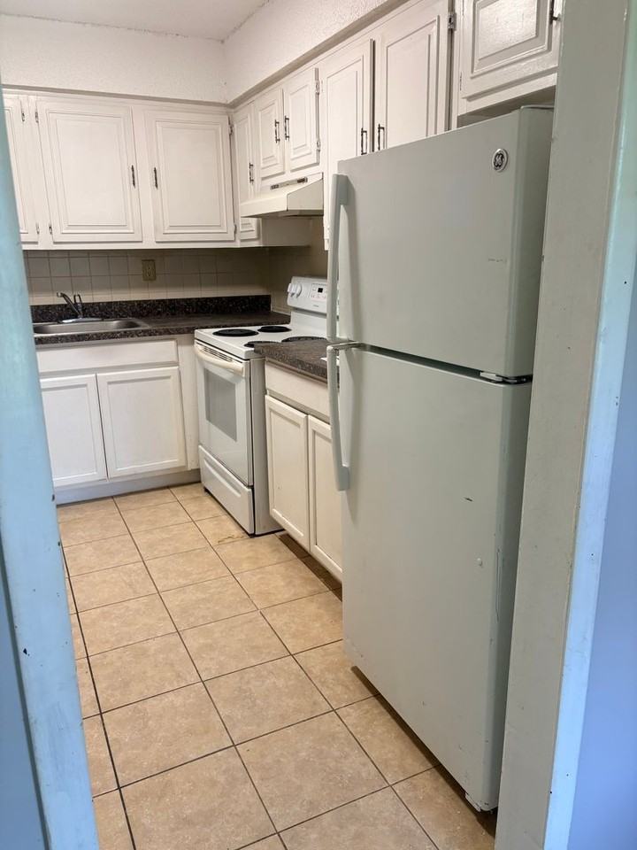 47 Newport Ct - Photo 3 of 6
