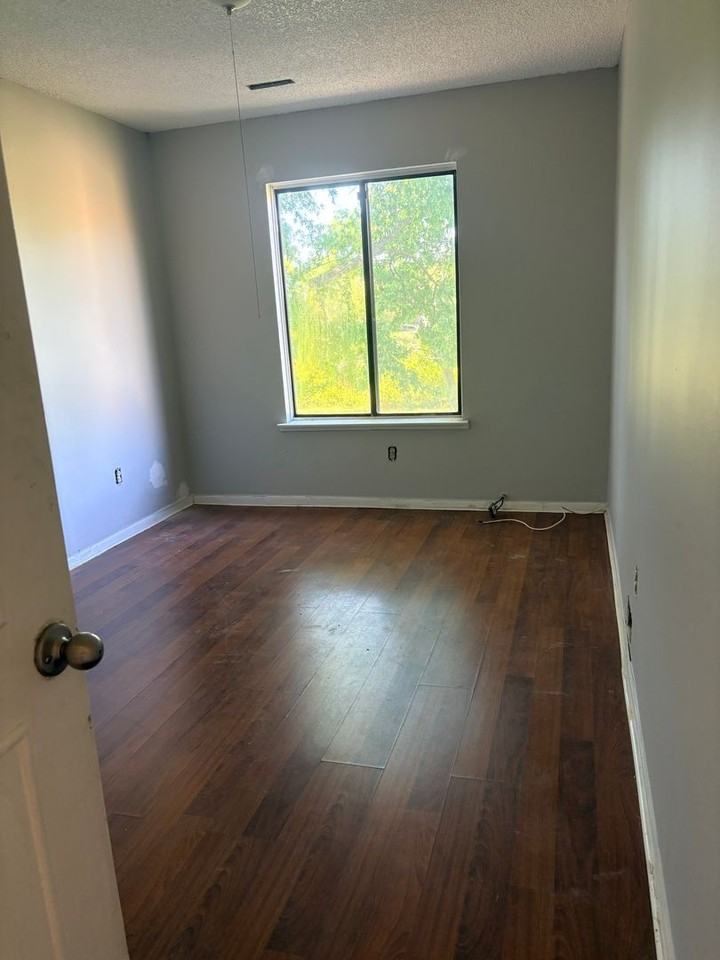 47 Newport Ct - Photo 4 of 6