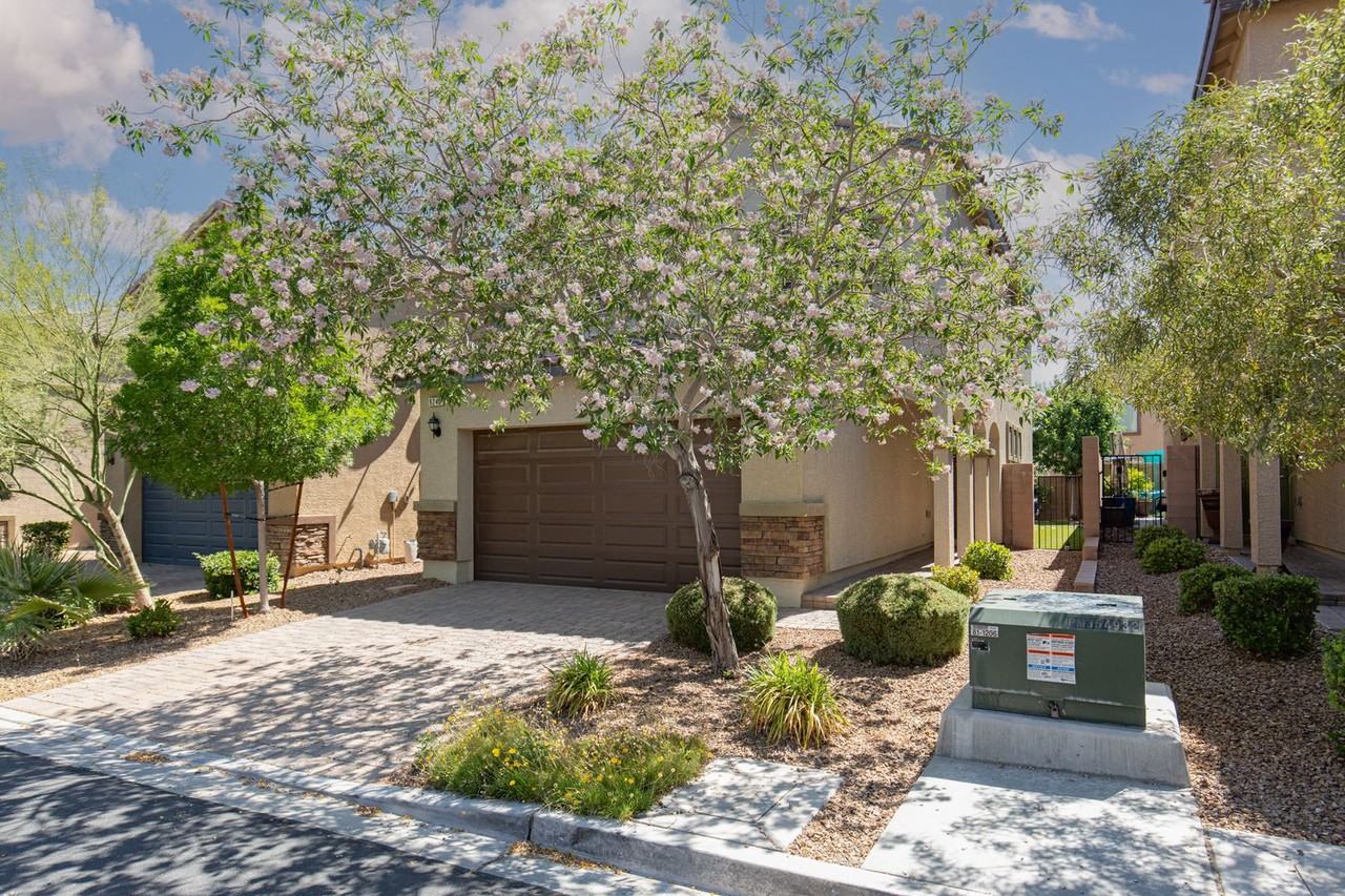 9240 Romance Diamond St - Photo 2 of 31